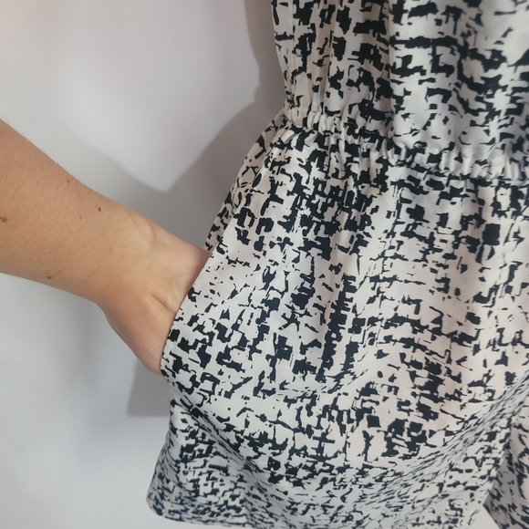 White House Black Market Romper - Picture 4 of 8